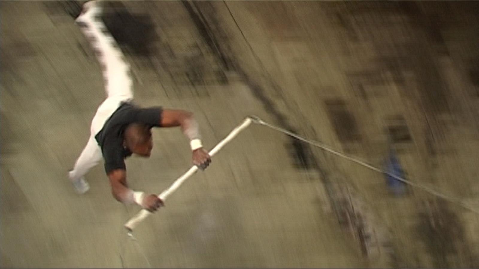 Photo aérienne d'un homme faisant du trapèze